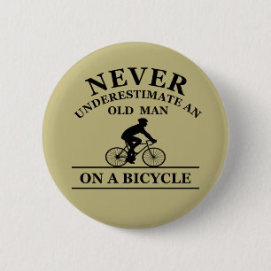 aldrig underskatta en gammal man på en cykel knapp