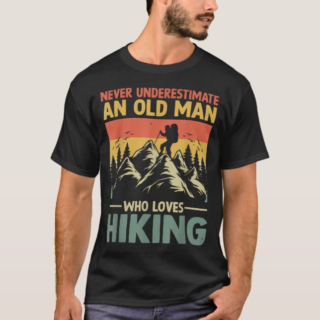 Aldrig underskatta en gammal man som älskar t shirt (Framsida)