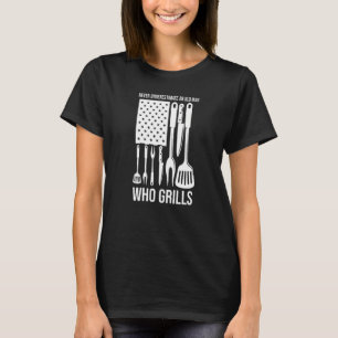 aldrig underskatta en gammal man som grillar grill t shirt