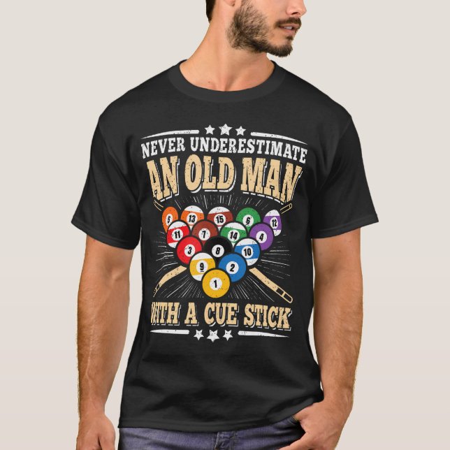 Aldrig underskatta en gammal mans kösticka pool bi t shirt (Framsida)