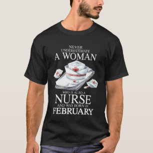 Aldrig underskatta en kvinna som också är en sjuks t shirt