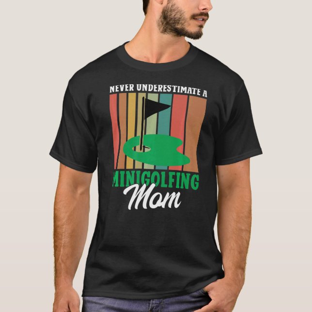 Aldrig underskatta en minister i Mamma Mini Golf M T Shirt (Framsida)