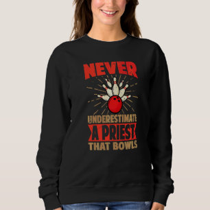 Aldrig underskatta en präst som bowlade  bowling t shirt