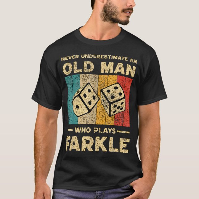 Aldrig underskatta gammal man som spelar Farkle T Shirt (Framsida)