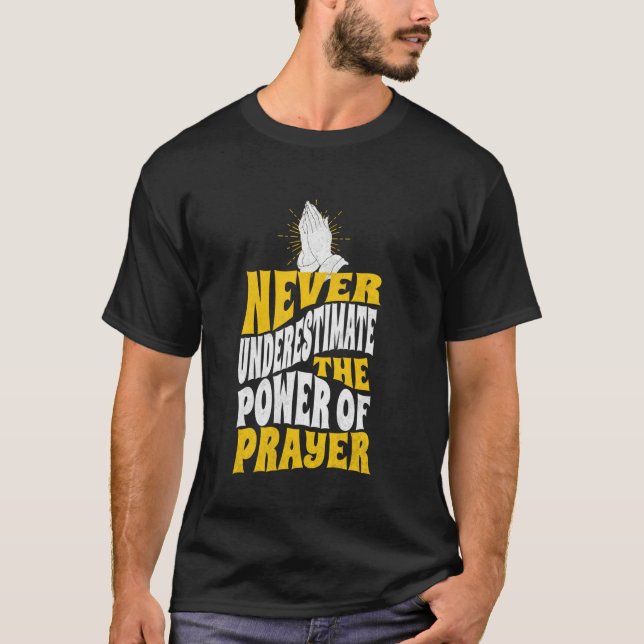 Aldrig underskatta kraften i bön händer katolik t shirt (Framsida)