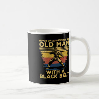 Aldrig underskatta man med en svart Bälte-Karat K Kaffemugg