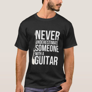 Aldrig Underskatta Någon Med En Gitarrspelare T Shirt