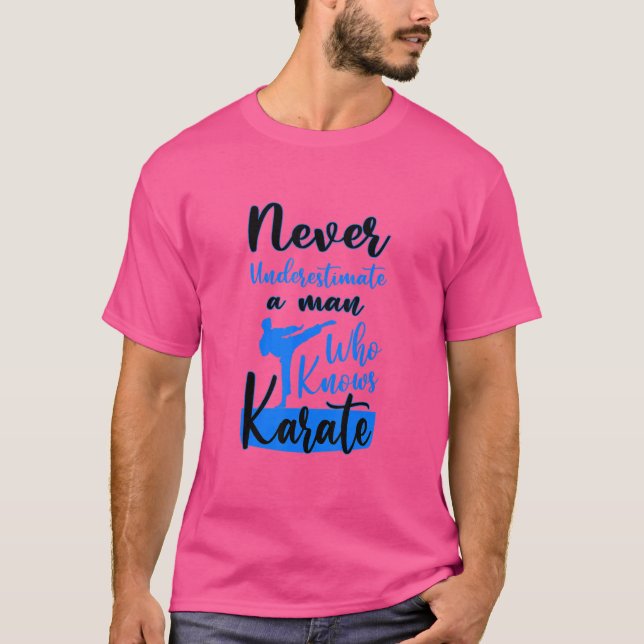 Aldrig underskatta och gamle som känner Karate M T Shirt (Framsida)