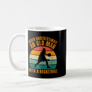 Aldrig Undervärdera En Gammal Man Med En Baseboll Kaffemugg