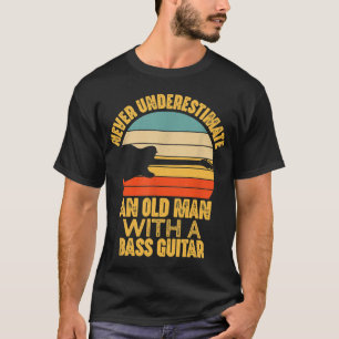 Aldrig Undervärdera en gammal man med en elbas T Shirt