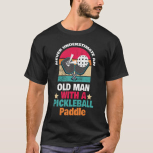 Aldrig Undervärdera En Gammal Man Med Pickleball  T Shirt