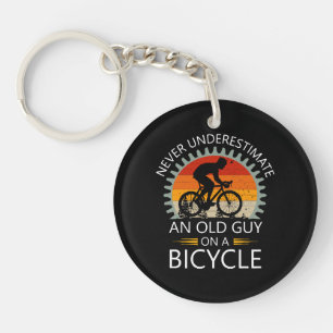 Aldrig Undervärdera En Gammal Man På En Cykel