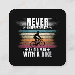Aldrig Undervärdera En Gammal Man På En Cykel Fyrkantigt Visitkort