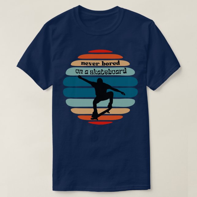 aldrig uttråkad på en skateboard t shirt (Design framsida)