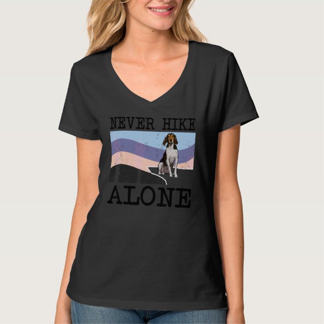 Aldrig vandra ensam Treeing Walker Coonhound Hund  T Shirt (Framsida)
