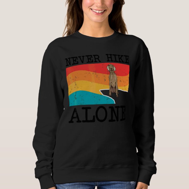 Aldrig Vandra Ensam Weimaraner Grafisk Vandring T Shirt (Framsida)