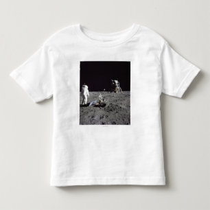 AldrinLooks drar tillbaka på Tranquility baserar T-shirt