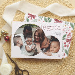 Alegría | Tarjeta Navideña Moderna con 2 Fotos Julkort<br><div class="desc">Elegante y tarjeta de Navidad. El Disño presenta dos fotos en forma circular, dándole un toque contemporáneo a sus recuerdos más destacados. La foto más pequeña se superpone sobre la más grande. La palabra ’Alegría’ aparece en tipografía minimalista de färg rojo en la esquina superior y el nombre de su...</div>
