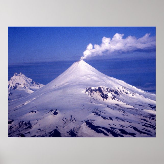 Aleutian Islands Volcano Poster (Framsidan)