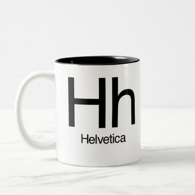 Alfabet av den Helvetica typografimuggen - Två-Tonad Mugg (Vänster)
