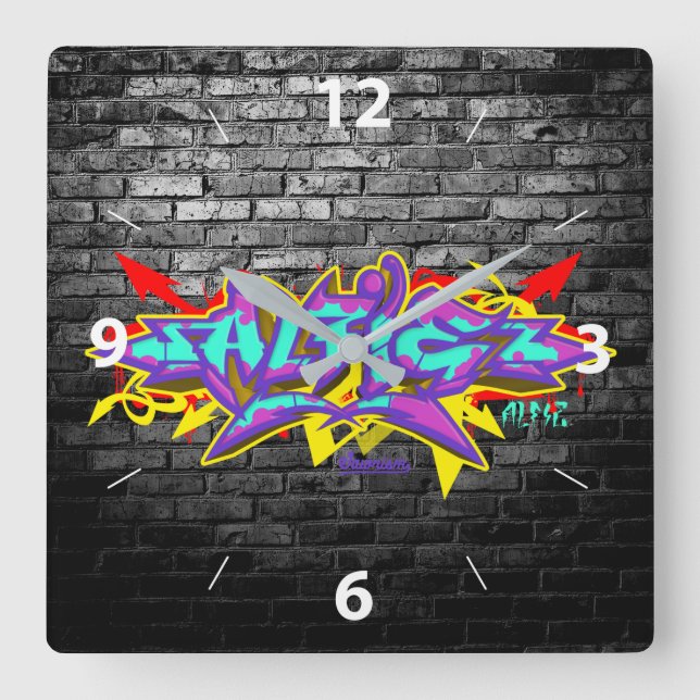 Alfie in graffiti lettering with grått bricks fyrkantig klocka (Framsida)