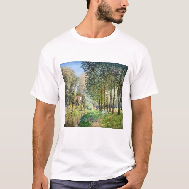 Alfred Sisley - Vila längs Stream T Shirt (Framsida)