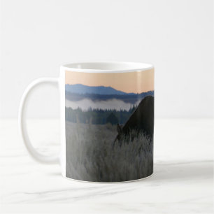 Älg betar vid soluppgång vid Grand Teton Kaffemugg