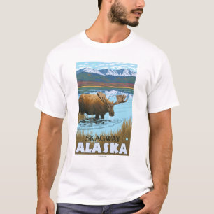 Älg som dricker på sjön - Skagway, Alaska T-shirt