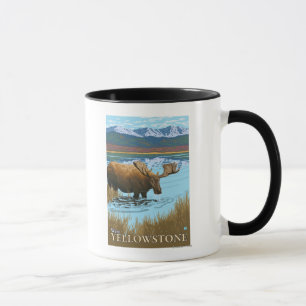 Älg som dricker på sjön - västra Yellowstone, MT Mugg