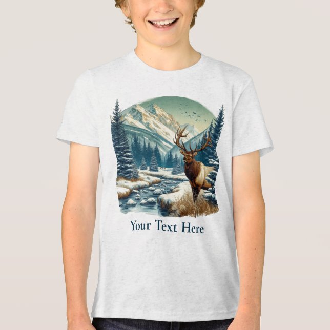 Älg Stående Vid Bäck Med Berg  T Shirt (Framsida)