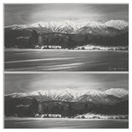 Älghornsbergen i svart och vitt tyg