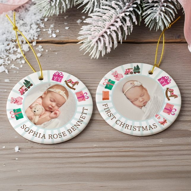 Älgleksaksfabrik Baby's First Rosa Jul Foto Julgransprydnad Keramik (Elf Toy Factory Baby's First Pink Christmas Photo Ceramic Ornament)