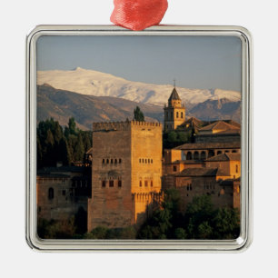 Alhambra; Granada; Andalusien, Spanien, Sierra Julgransprydnad Metall