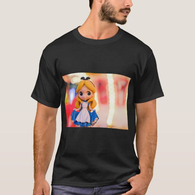 Alice Figurine Tee - Whimsical Charm (Framsida)