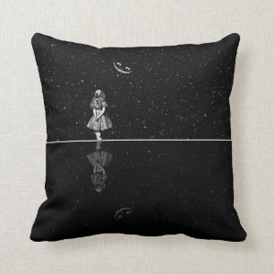 Alice i Starry natt för underland i svart & vit Kudde