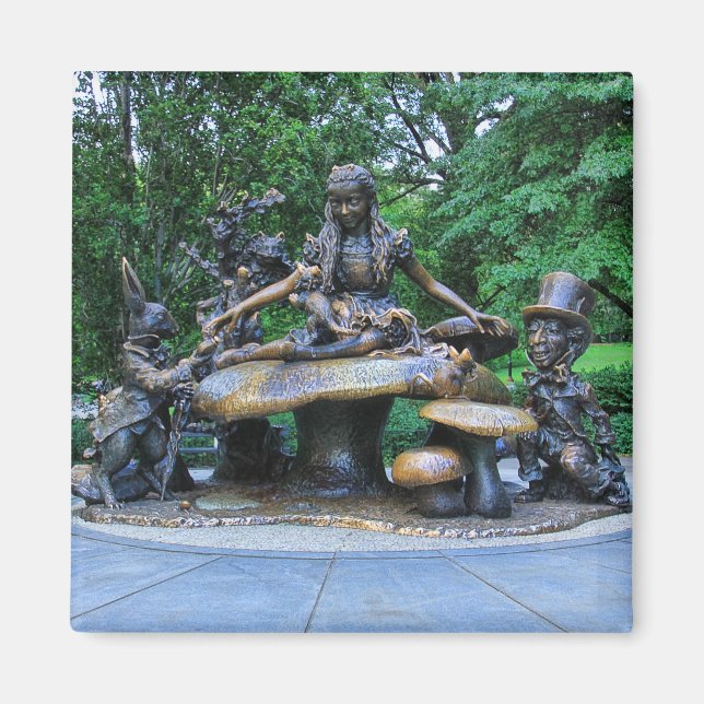 Alice i Wonderland - Central Park NYC Magnet (Framsidan)