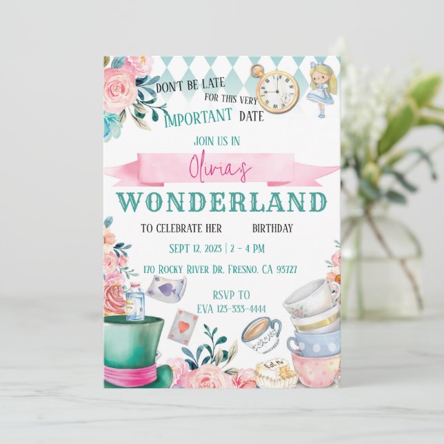 Alice i Wonderland Girl Birthday-inbjudan Inbjudningar (Stående Fram)