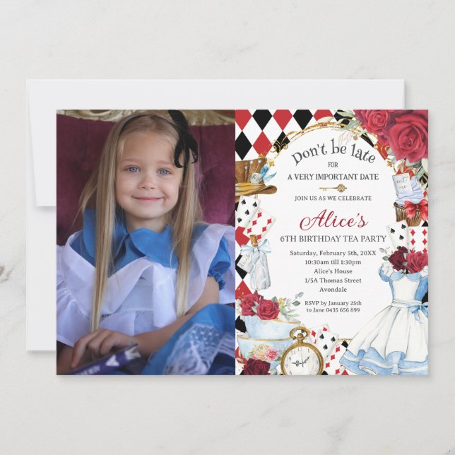 Alice i Wonderland Red Blommigt Birthday Tea Party Inbjudningar (Framsida)