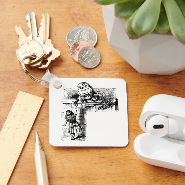 Alice i Wondlerand, Humpty Dumpty med Alice Nyckelring (Skrivbord)