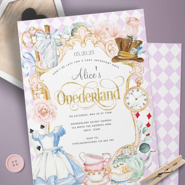 Alice mad hatter wonderland tea party 1:a födelsed inbjudningar (Alice in Onederland, Girl 1st birthday invitation. Cute purple pastel birthday invite.)