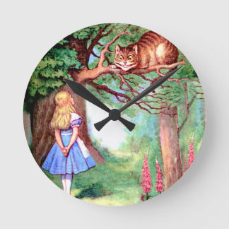 Alice och den Cheshire katten i underland Rund Klocka