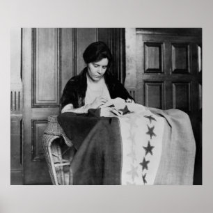 Alice Paul som syr rösträttflagga, 1910s Poster