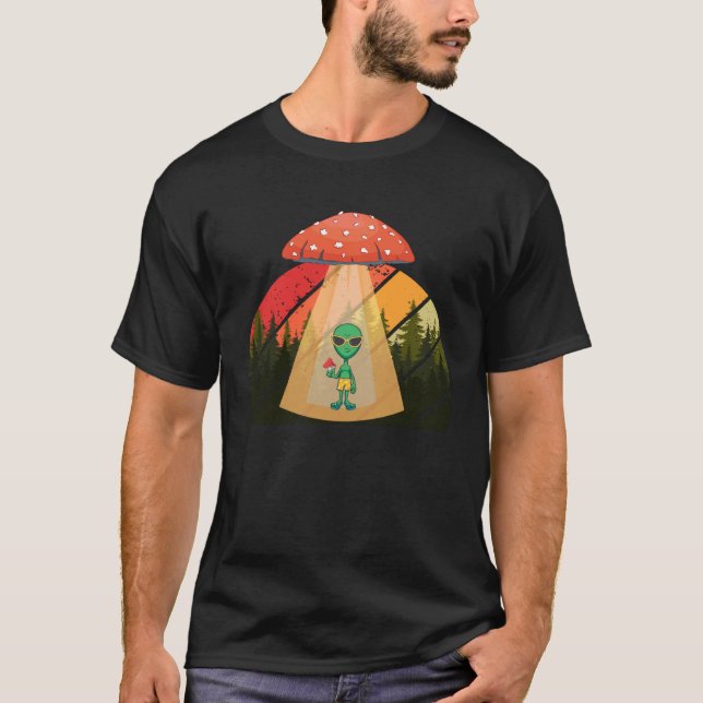 Alien Abduced UFO Mushroom Psychedelic Trippy Out T Shirt (Framsida)
