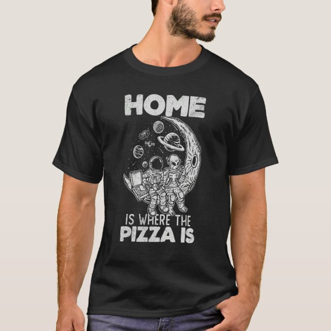 Alien Astronaut Eating Pizza In The Cosmos   Pizza T Shirt (Framsida)