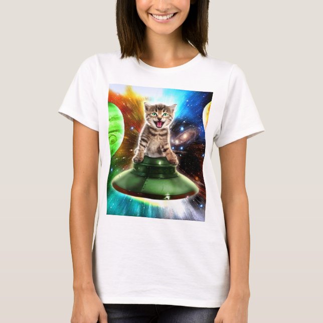Alien cat in the ufo saucer t shirt (Framsida)