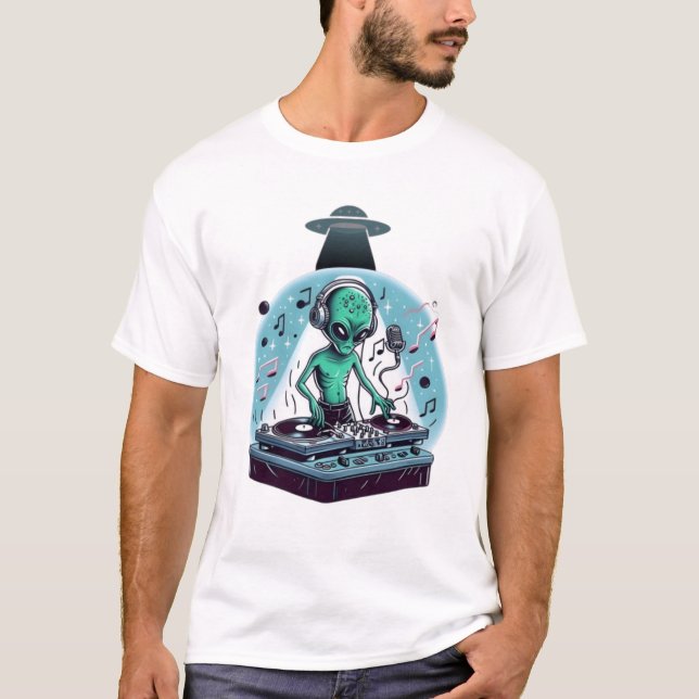 ’Alien DJ Extraterrestrial Music Mixer’ T Shirt (Framsida)