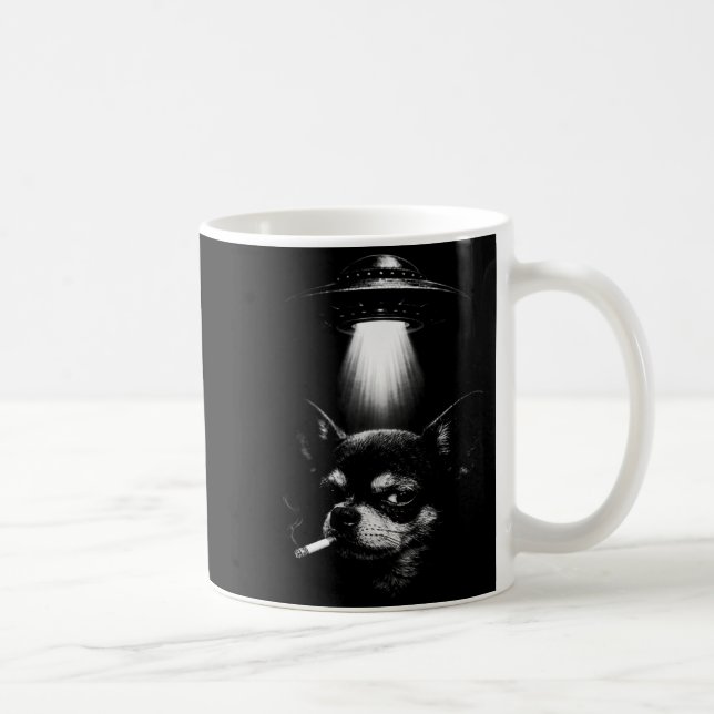 Alien Dog Smoking Cigarette Ufo Tee Funny Chihuahu Kaffemugg (Höger)