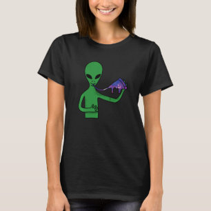Alien Eating a slice of Galaxy Pizza Ludny T Shirt