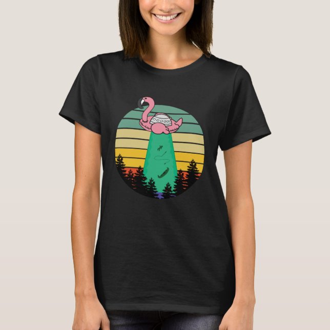 Alien Flamingo Abduction  Fun Flamingo UFO Flying  T Shirt (Framsida)
