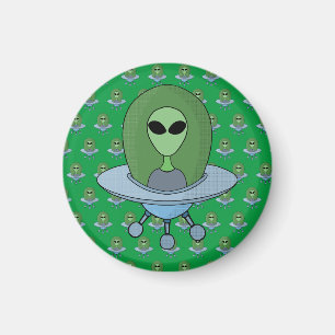 Alien i sitt lilla rymdskepp magnet